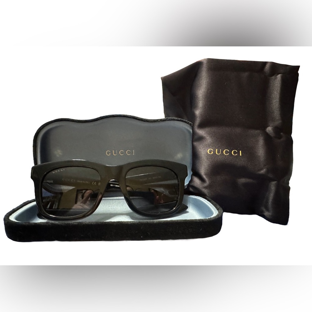 GUCCI Black Rectangular Frame Sunglasses with COA